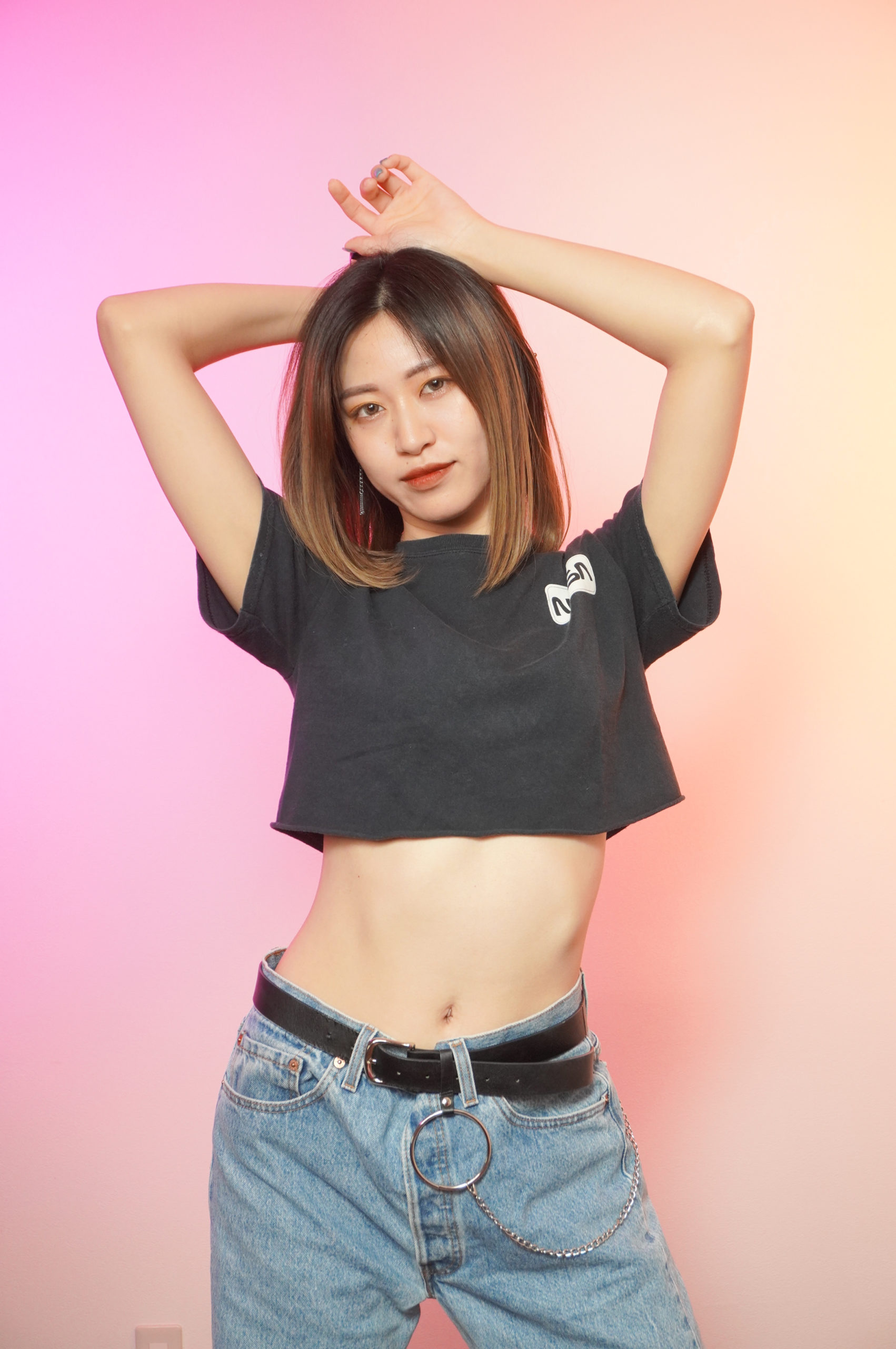 セルフ写真館のトレンドは白背景モノクロからカラー背景へ